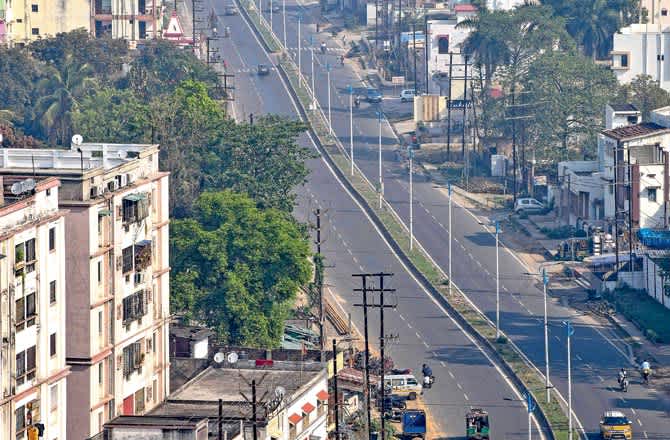 A deserted view of NH 32 in the wake of coronavirus pandemic in Dhanbad