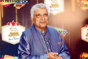 Javed Akhtar gives clarification over his tweet