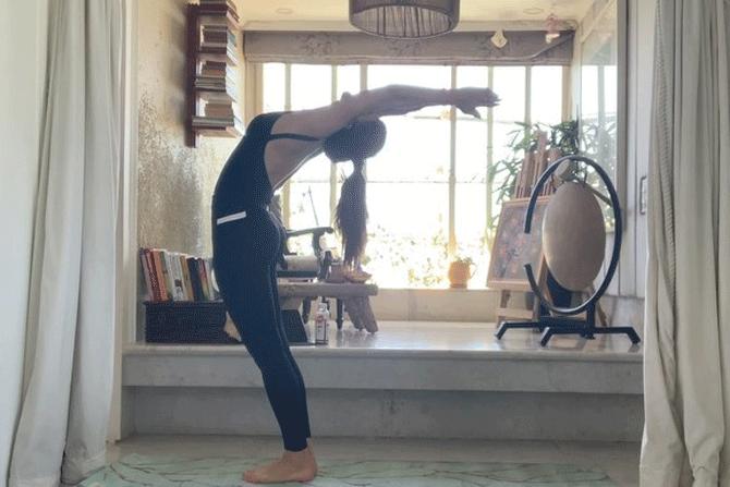 Jacqueline Fernandez' 108 Surya namaskars will inspire you to stay fit