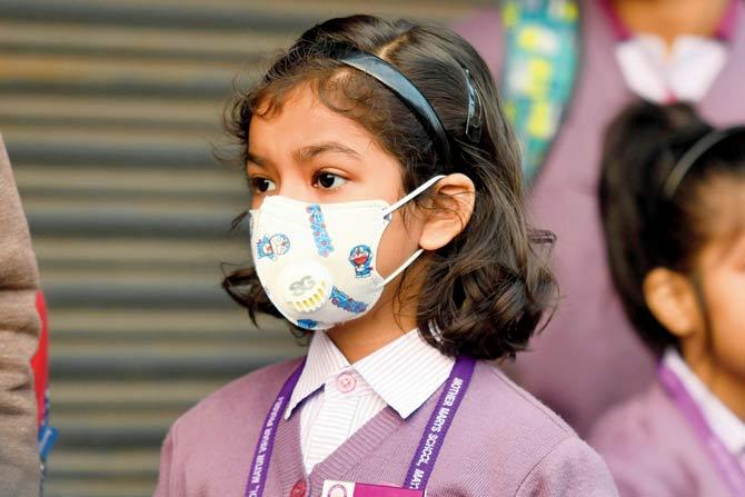 Children are seen wearing masks to school, on November 18 last year in New Delhi. The air quality at 9 am that day stood at 207, a drop from the previous day. PIC/Getty Images