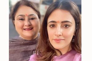 Nupur Sanon visits Mumbai's Siddhivinayak Temple with mom
