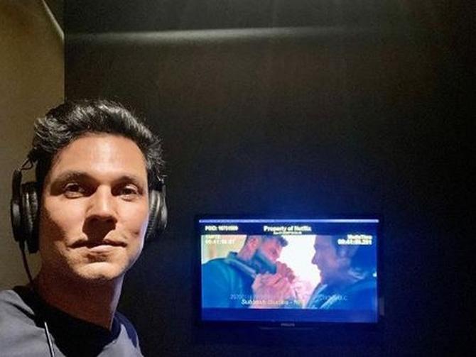 Randeep Hooda shares glimpse of his Hindi dubbing session for Extraction