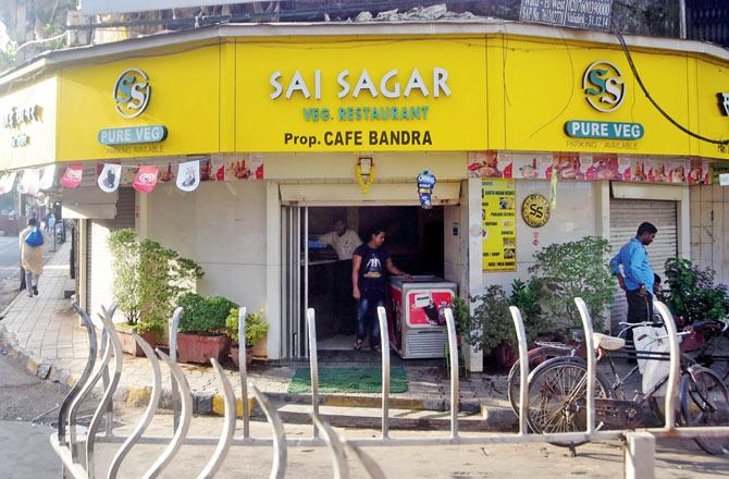  Sai Sagar restaurant in Bandra West wears a deserted look. Pic/Bipin Kokate