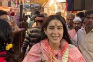Sara Ali Khan is enjoying in the beautiful Banaras with Amrita Singh
