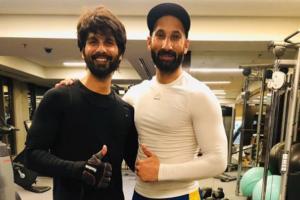 Shahid poses with hockey player Sardar Singh post-workout; see photo