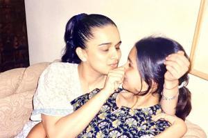 Shraddha Kapoor shares an adorable picture to wish her mom on her bday!