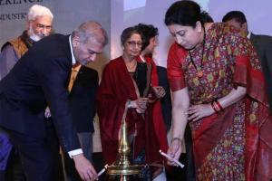 Smriti Irani stresses on the attention to sustainability in textile