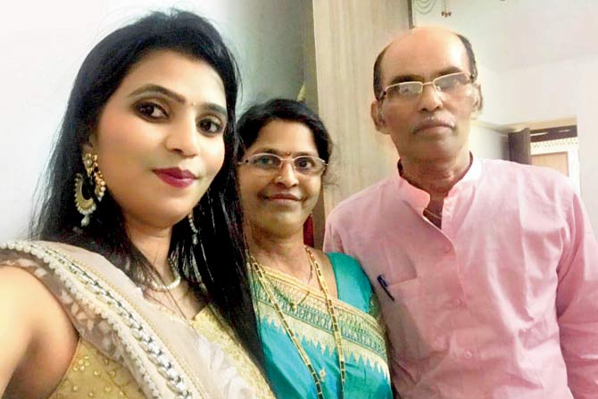 Swati Bhoyar with her parents, Pramilla and Anna