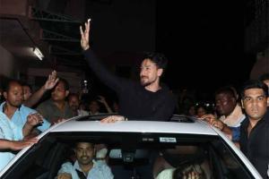 Tiger Shroff creates frenzy as he visits a theatre for Baaghi 3!