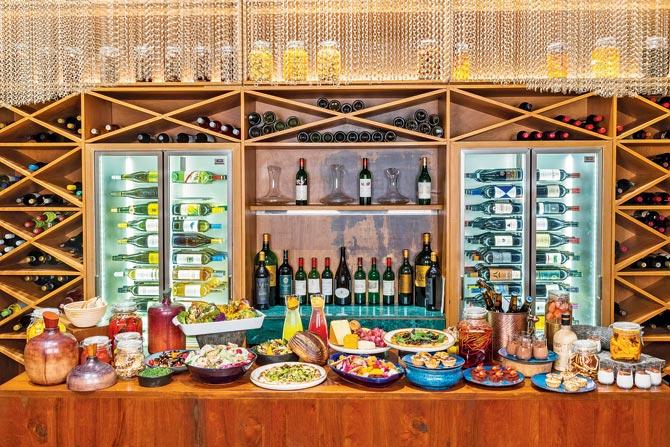 Sunday brunching with live music