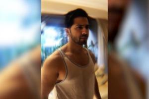 Varun Dhawan raps about 21-day lockdown; leaves internet in splits