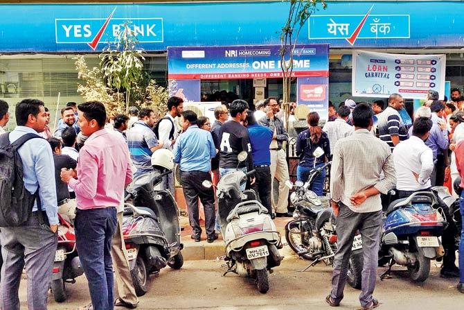 Customers await their turn to withdraw the maximum R50,000 allowed at Yes Bank. PIC/NIMESH DAVE