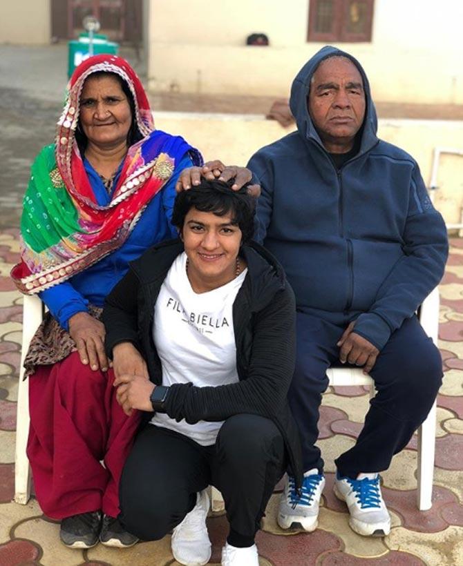 Sharing this photo with her parents, Ritu Phogat had a lovely caption that said, 