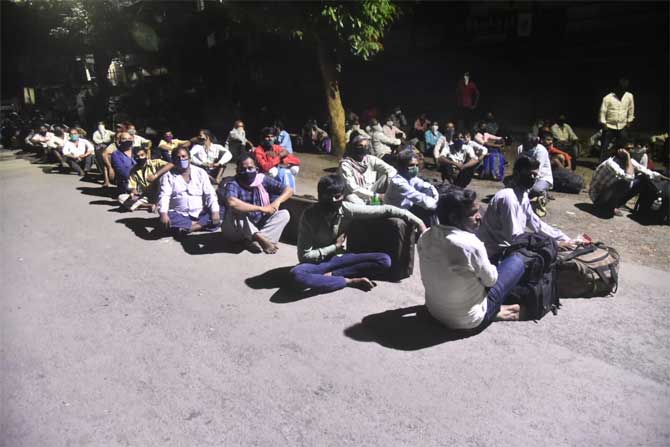 The workers and their families had assembled at a spot in Bhiwandi with the help of police officers after which they were taken to the railway station.