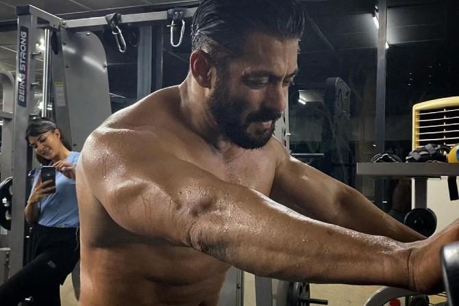 She has also been working out with Salman in his massive gym. Salman posted a photograph on Instagram where Jacqueline can be sneakily seen clicking his picture as he works out. 