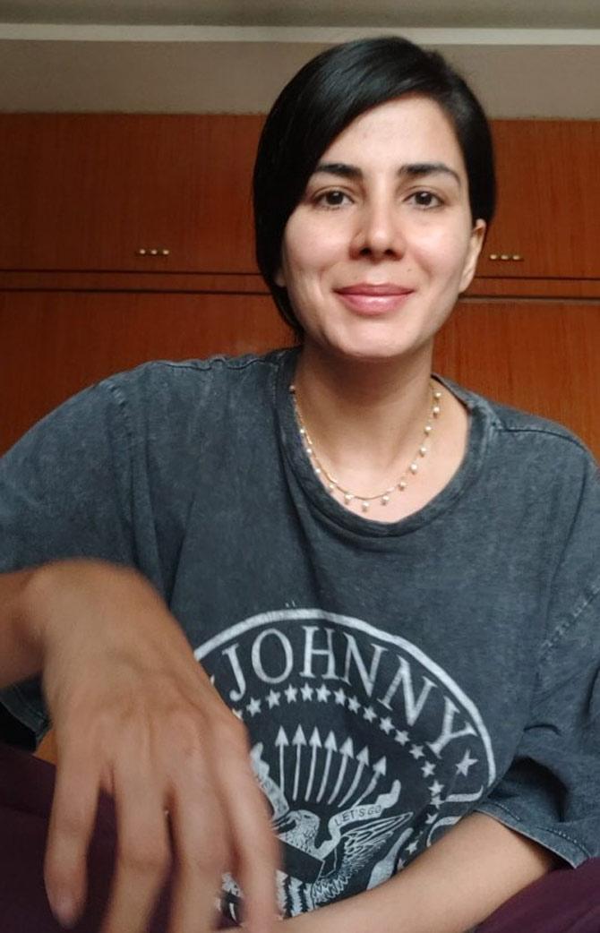 Kirti Kulhari has been posting some adorably cute photos and extremely witty video on social media. Either she is singing for her followers, or just keeping it cool for the fans, the actress is winning the hearts on social media. All pictures/Celebrity Instagram account