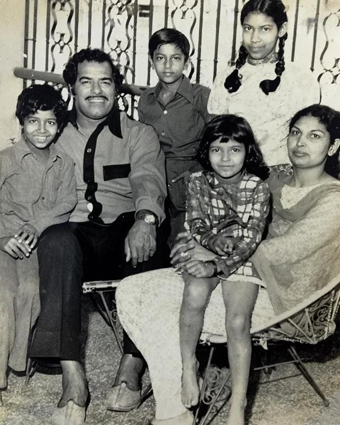 Vindu Dara Singh made his acting debut with Hindi film Karan (1994). Since then he featured in films, and mostly in supporting roles.
In picture: Vindu Dara Singh's (in the centre) childhood picture with his parents and siblings.