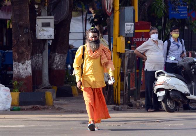After losing three employees due to the COVID-19 infection, the Brihanmumbai Electric Supply and Transport (BEST) has formed 'crack teams' to tackle the coronavirus crisis. BEST's Rapid Action Teams involve various heads of departments who act swiftly when a coronavirus positive case is found. On a positive note, four more workers of BEST successfully recovered from the global epidemic taking the number of recoveries to 11.