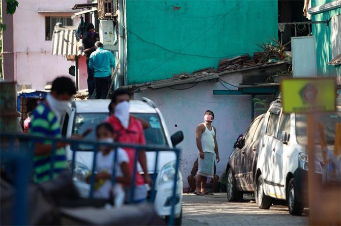 In order to avoid crowding and minimise the footfall at liquor stores across the state, the West Bengal State Beverages Corporation (WBSBCL), on Thursday launched an eRetail portal for online booking and home delivery of liquor. As per WBSBCL website, any person, who 21 and above, can register as a buyer on the portal for getting home delivery of liquor.