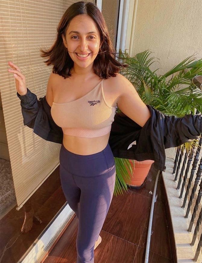 Not only this, but Akansha Ranjan Kapoor also shared her inspiring journey of accepting her body the way it is! Speaking about her childhood days and grown-up years, she wrote, 