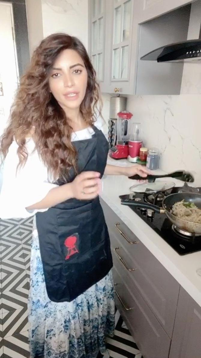 While cooking a cuisine, Shama Sikander also shared how much fun it was to create something so fresh! 