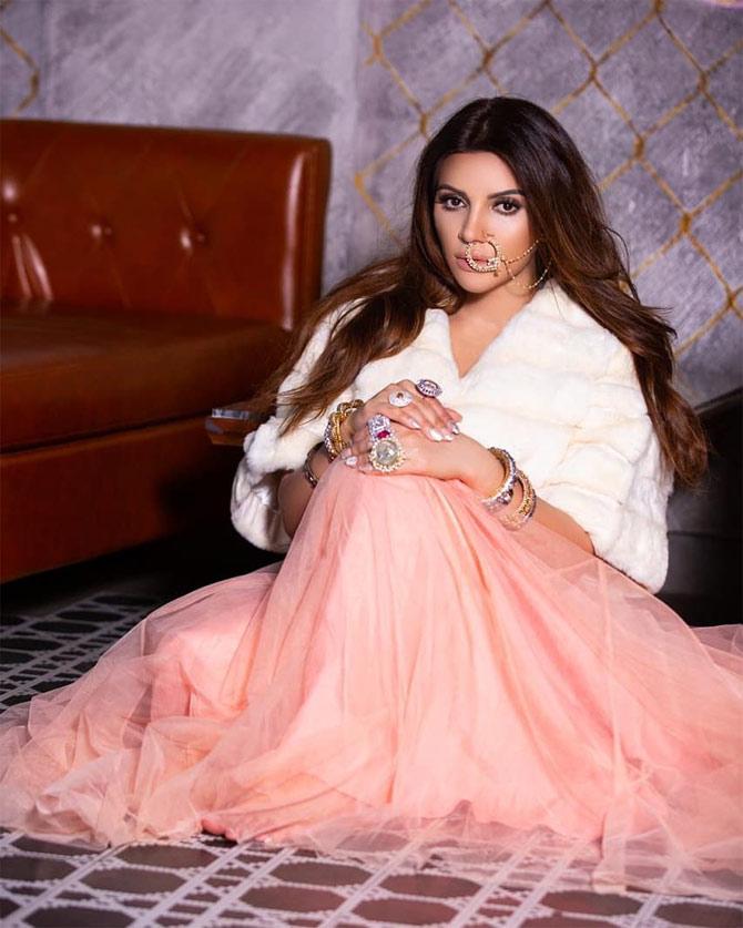 It is not all of a sudden, but Shama Sikander has been sharing some philosophical and positive posts during the lockdown period. Let's take a look at some of the quotes now.