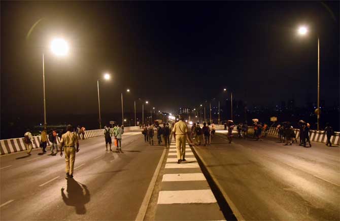 The NCP chief said Thackeray has assured him of making arrangements for the transportation of workers desirous of returning to their home states. On his part, Goyal also assured of making arrangements for the journeys of the workers by trains, he added.
In picture: Police officers intercept migrant workers walking along the Eastern Express Highway at the Mulund toll plaza.
