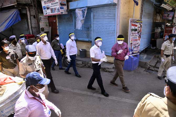 Meanwhile in Mumbai, 25 new cases were reported from Dharavi which included one death. Five of the cases were from Mukund Nagar, the slum pocket with the highest concentration of cases.
In picture: Newly-appointed BMC chief Iqbal Singh Chahal takes stock of the situation in a slum in Dharavi.
