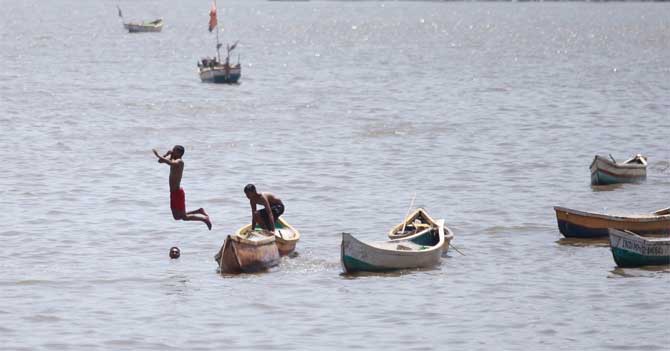 The police have also collected fines to the tune of over Rs 3.76 crore for various offences in this period.
In picture: Boys jump off a boat on to beat the scorching heat.