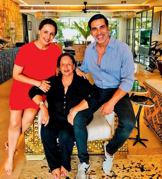 Akshay Kumar posed with mother Aruna and sister Alka and wrote that it is only maa who can comfort him because he knows there's nothing he can do without her blessings.