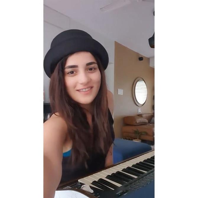Radhika Madan is spending her quarantine days at her Juhu abode, and oh boy, the view is breathtakingly beautiful. Sharing a video of her piano lesson, she wrote, 