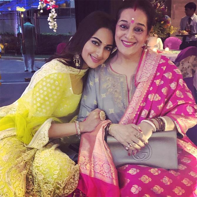 Poonam Sinha and Sonakshi Sinha: Poonam Sinha, a former actress, married Shatrughan Sinha. While Poonam Sinha didn't taste much stardom as much as her husband Shatrughan, daughter Sonakshi's popularity is unmatchable to both. 