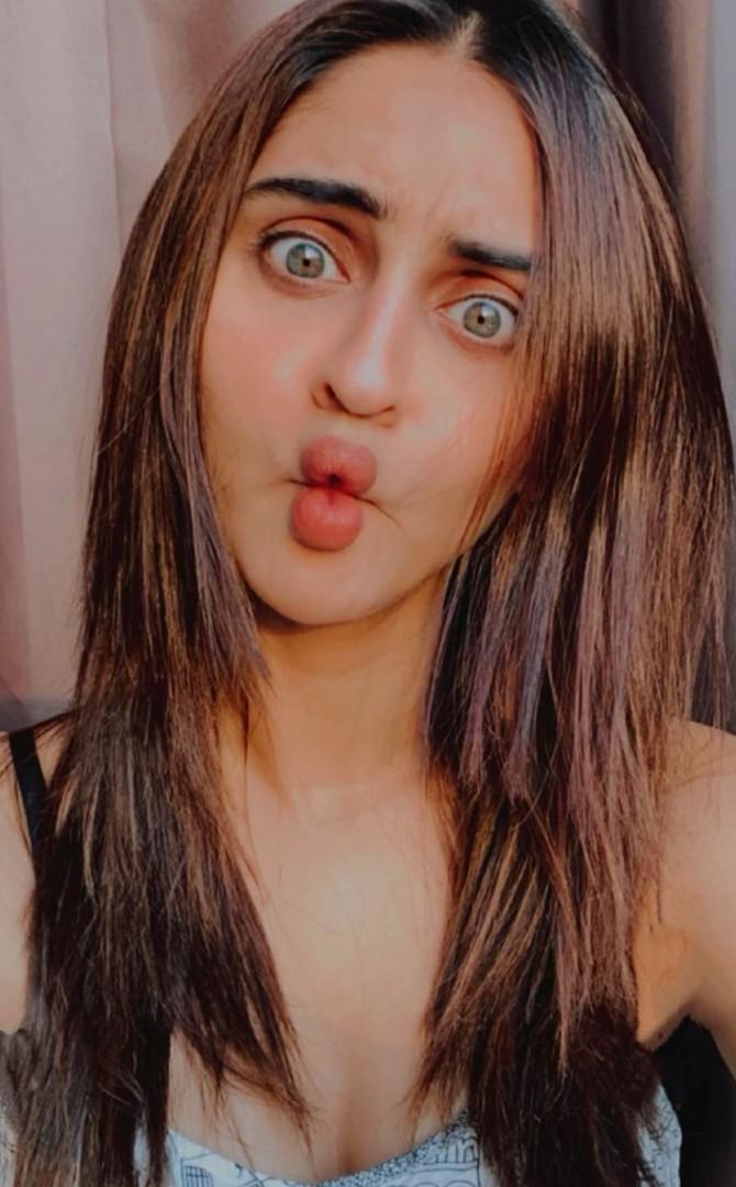 Krystle also knows how to make her fans smile. Here's one picture of the actress wishing her fans Happy Easter by making a very cute and funny expression. 