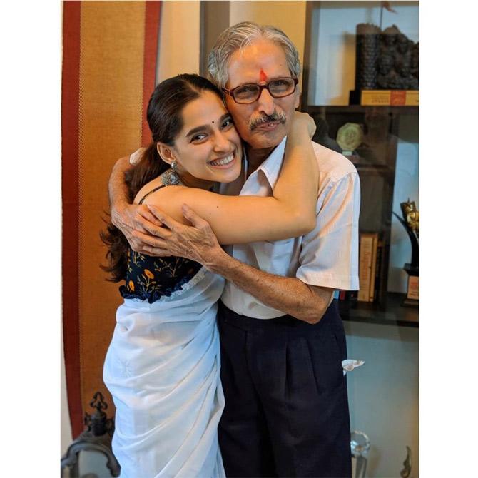 Due to the lockdown, many have been celebrating their special days being at home. Priya Bapat too celebrated her father's special day in a special way. 