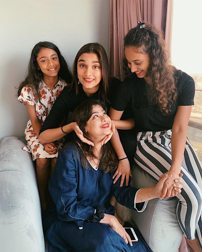 Most of the people, who have been in the lockdown like forever, must have got into the sofa so deep, it must have made a mark of your body! Speaking of which, Saiee Manjrekar too shared a hilarious picture with the girls, and wrote, 