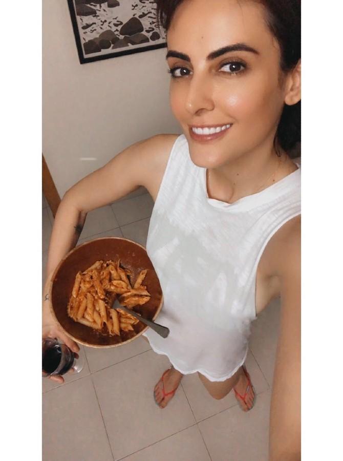 The actress is also indulging in cooking to kill her time as well as hunger pangs. 