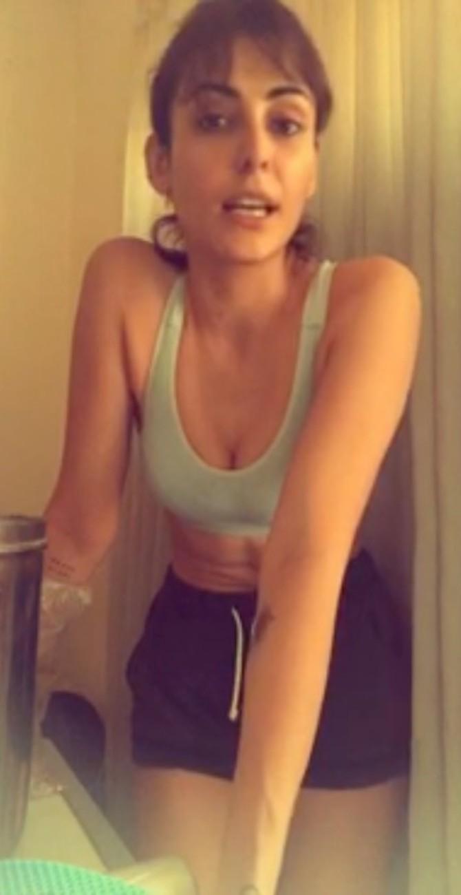 Mandana Karimi also shared a video where she has been inspiring and encouraging people to stay at home and support the nation and the government officials. 