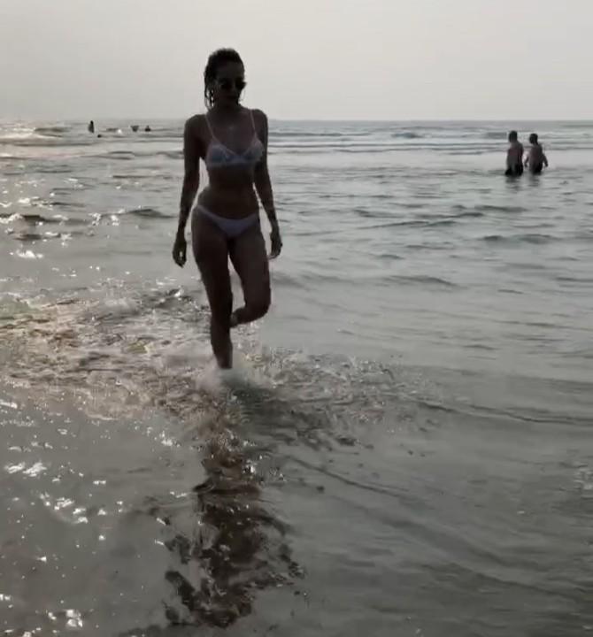 Mandana keeps sharing throwback pictures of herself to keep us entertained during lockdown. Sharing a picture of her chilling out at a beach in Goa, she wrote, 