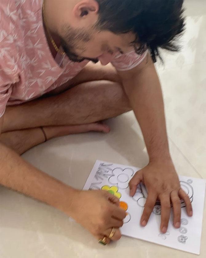 Swwapnil Joshi, the Mumbai Pune Mumbai actor, is reliving his childhood through his daughter Maayra. The actor has been painting, making videos, and also posing with his little one. Let's take a look at his quarantine diaries. All pictures/Swwapnil Joshi's Instagram account.