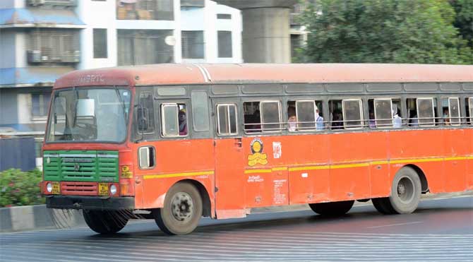 In Mumbai, twelve members of the Sai Dham temple in Kandivli East, who were distributing food and ration to the poor since the first day of lockdown, were tested positive for COVID-19 this week.
In picture: A Maharashtra State Road Transport Corporation (MSRTC) bus ply essential services workers at the Western Express Highway in Kandivali (East).