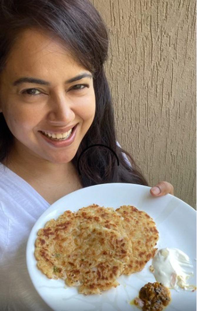 Another thing that ups your lockdown social media game is food posts! Here, Sameera Reddy shows off her saasu ma's quarantine kitchen skills, where the lovely lady made leftover rice rotla.