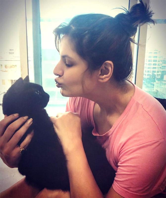 Zareen Khan has been staying home, amid the lockdown, and keeping herself busy by doing multiple things, from household chores, spending time with family, creating funny videos, playing with her pet cats among others. She shared photos with her cats and wrote, 