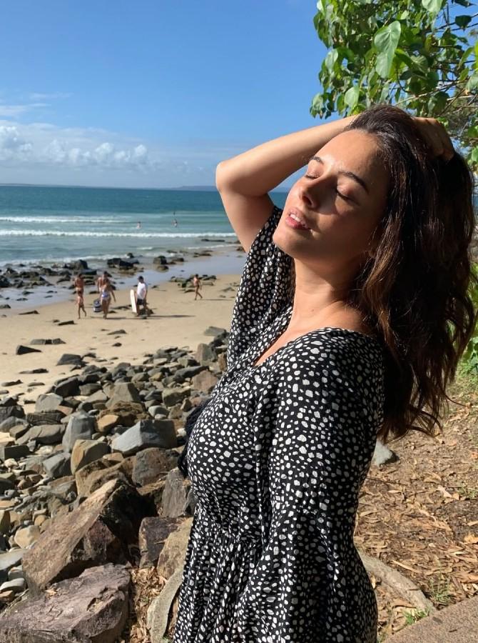 Evelyn Sharma like any other celebrity has been keeping herself occupied during the nationwide lockdown due to coronavirus by sharing a lot of throwback photos from her photoshoots much to the delights of her fans. She shared this photo of her at a beach and captioned, 