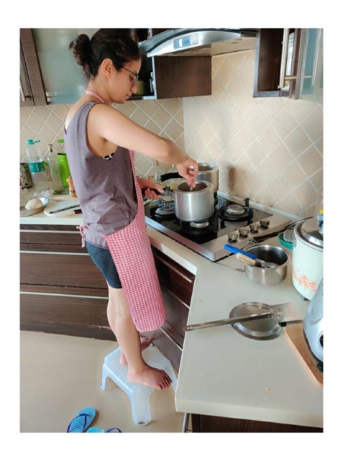 After some heavy workout session it’s time to satisfy hunger pangs. Rasika shared a picture of her preparing some lip-smacking food. 