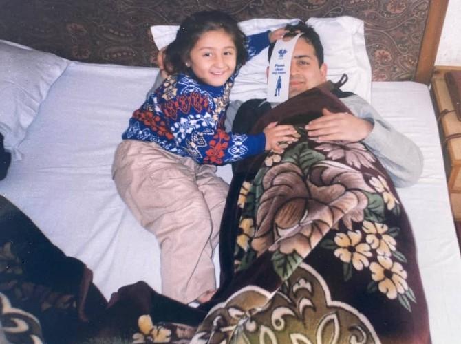Singer Dhvani Bhanushali is reminiscing her childhood days during the lockdown period. Posting this one with her father, the Vaaste fame singer wrote, 