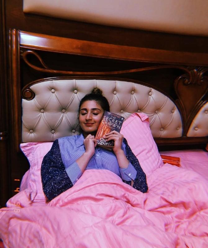 At the end of the day, it's time for some relaxing session. In this session, the actress prefers to lie down on the bed and enjoy reading her favourite book. Sharing this picture, she wrote, 