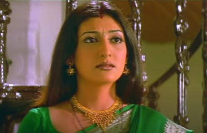Juhi Parmar starred in the 2005 film Pehchaan: The Face of Truth, alongside Vinod Khanna, Raveena Tandon and Rati Agnihotri. Juhi is best known for her roles in TV shows like Kyunki Saas Bhi Kabhi Bahu Thi and Kumkum – Ek Pyara Sa Bandhan. 