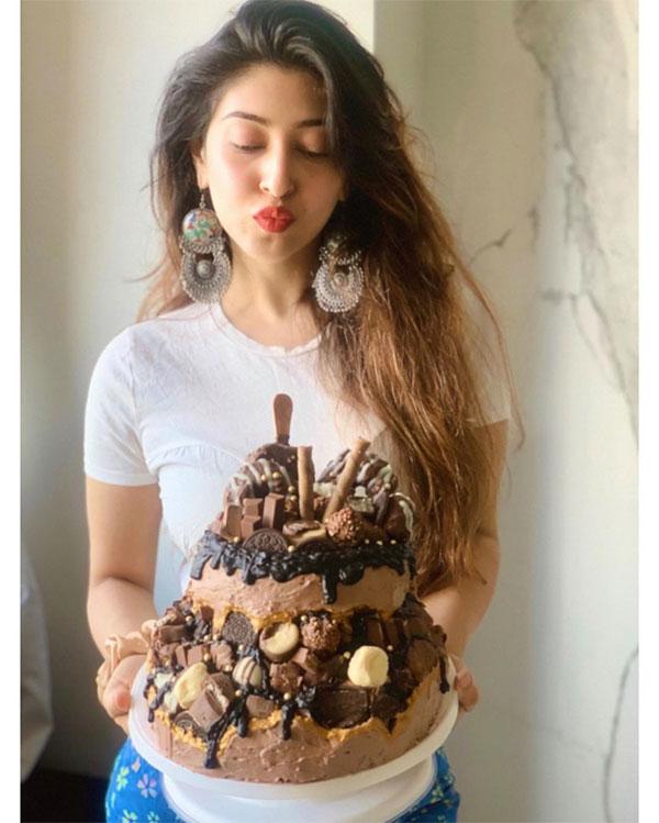 Sonarika also celebrated her brother Harshvardhan Singh Bhadoria's birthday by making Death By Chocolate Volcano cake. She wrote, 