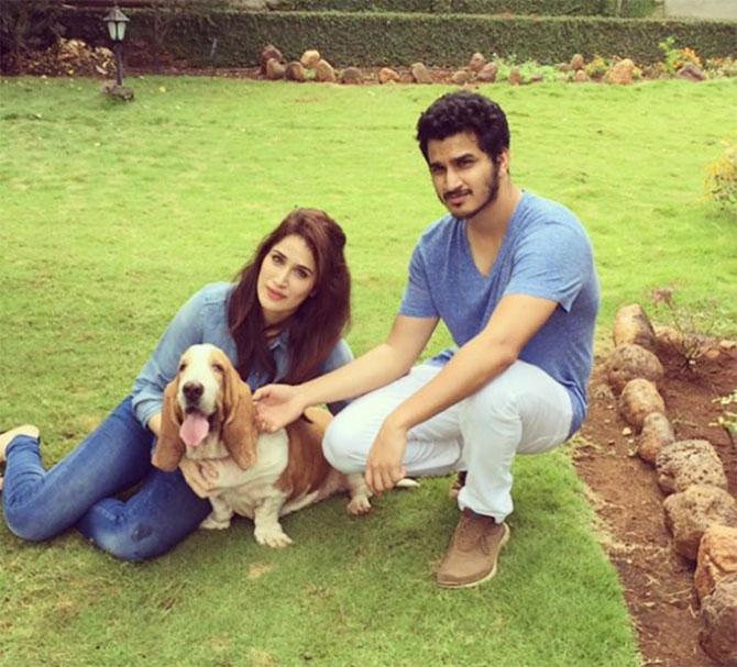 The Chak De actress has been missing her family and her pet dog a lot. She shared a series of pictures of her with brother and her pet dog and wrote, 