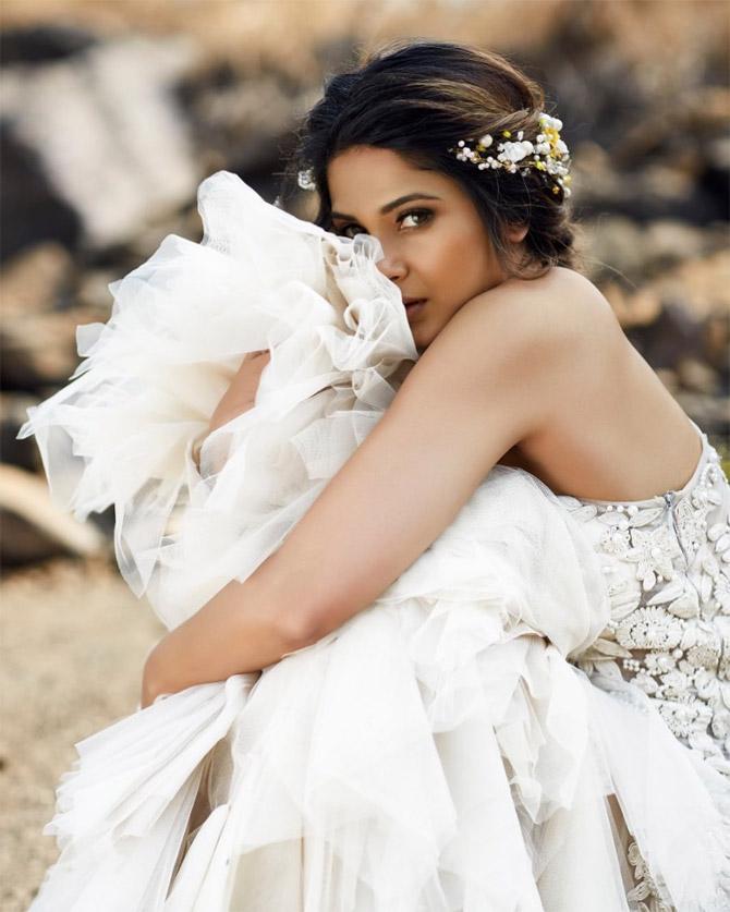 The actress, known for her roles in Beyhadh and Beyhadh 2, gave us some important tips to stay safe during the coronavirus pandemic. Jennifer advised us to stay indoors and to co-operate with the government. Asking us not to panic, she gave us a tip to escape our boredom.